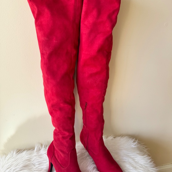 Red thigh high boots - Picture 2 of 3